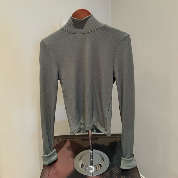 Top - Picture 5 of 6